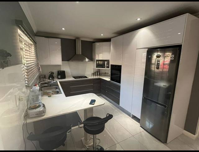 2 BEDROOM APARTMENT FOR SALE IN MALVERN